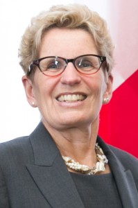 Minister Robb with Ontario Premier Kathleen Wynne, Northern Development and Mines Minister Michael Gravelle, HOM Tony Negus and Consul General/Senior Trade and Investment Commissioner Portia Maier.